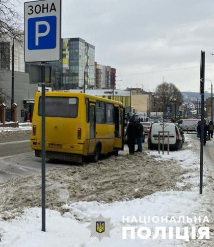 Фото з місця ДТП у Львові, де водій маршрутки збив пішохода