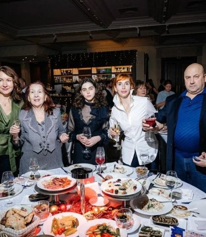 РосЗМІ показали фото із суровікіним, який святкував Новий рік у ресторані