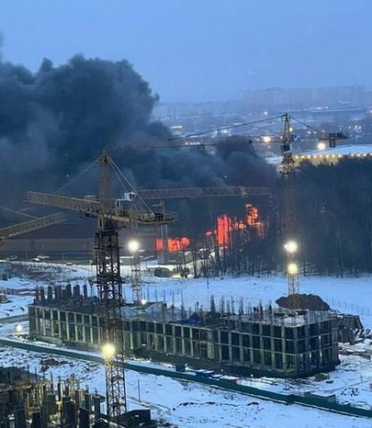Поблизу Москви загорівся торговельний центр (відео)