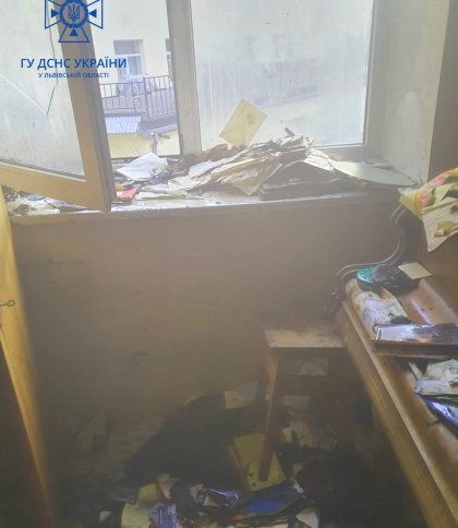 У Львові пожежа у квартирі ледь не забрала життя чоловіка