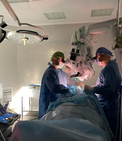Польський отоларинголог разом з львівськими медиками провів дві унікальні для України операції