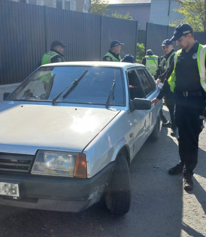 На Львівщині чоловік викрав авто й наїхав на поліцейського: деталі