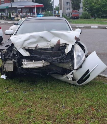 У Новому Роздолі зіткнулися Mazda і Nissan: госпіталізували двох людей