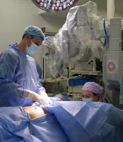 Львівські хірурги видалили матку за допомогою робота Da Vinci