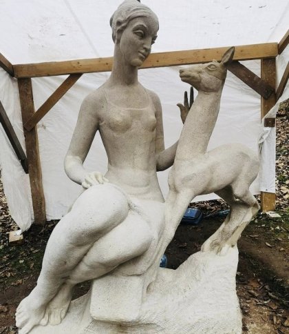 У парку «Залізна вода» відреставрувати скульптуру дівчини з косулею