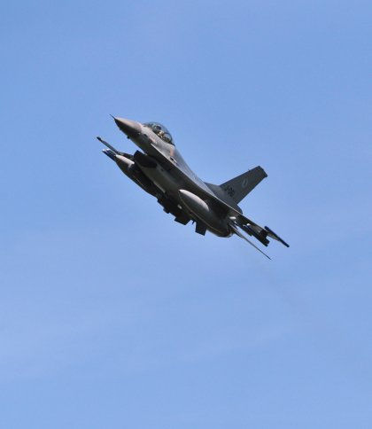 Українські військові почали тренування на винищувачах F-16 в США