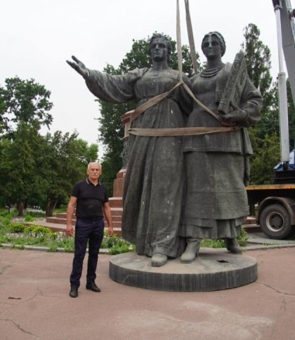 І постамент знесли, і гніздо лелек зберегли: Комарнівська громада позбулася всіх радянських пам'ятників