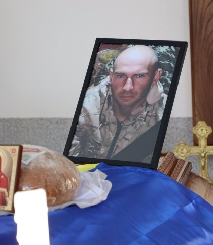 У Бориславській громаді на колінах зустріли тіло загиблого захисника
