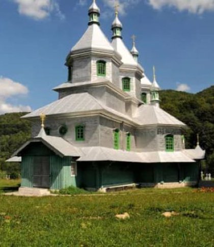 Миколаївська церква у селі Виженка Чернівецької області
