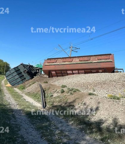 У Криму внаслідок вибуху на залізниці зійшли з рейок п’ять вагонів 