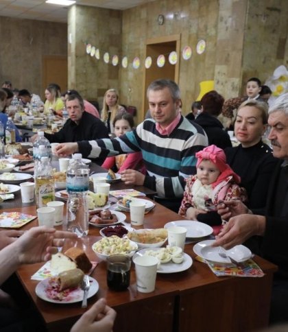 У Львові організували великодні сніданки для переселенців