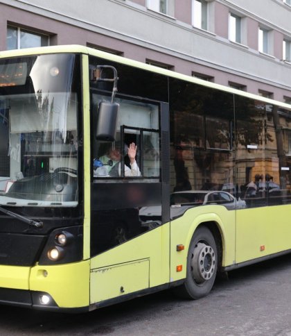 На автобусних маршрутах Львова працює уже пʼятеро водійок