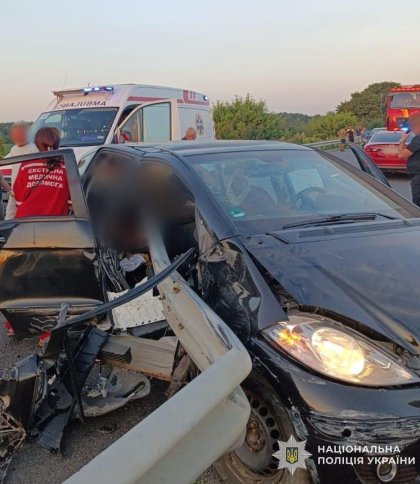 На Львівщині у ДТП з 17-річним водієм загинули двоє пасажирів Mercedes