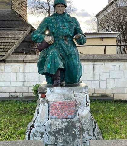 У селищі Щирець Львівського району місцеві закликають демонтувати радянський монумент