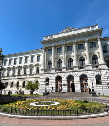 Перед головним корпусом Львівської політехніки відтворили клумбу “Зірка Захарієвича”