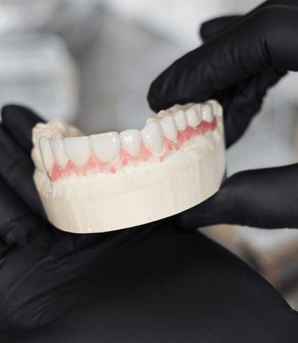 Львів’яни зможуть безкоштовно встановити зубні протези