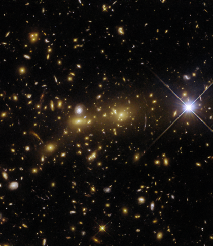 Космічний телескоп зафіксував "галактичного монстра"