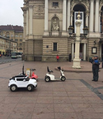 Прокат дитячих машинок перед Оперним: міськрада створила робочу групу