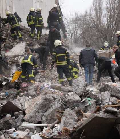 Ще двох загиблих дітей рятувальники знайшли під завалами будинку в Одесі