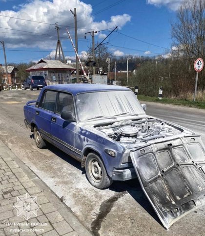 У Львові спалахнув автомобіль: патрульні розповіли деталі