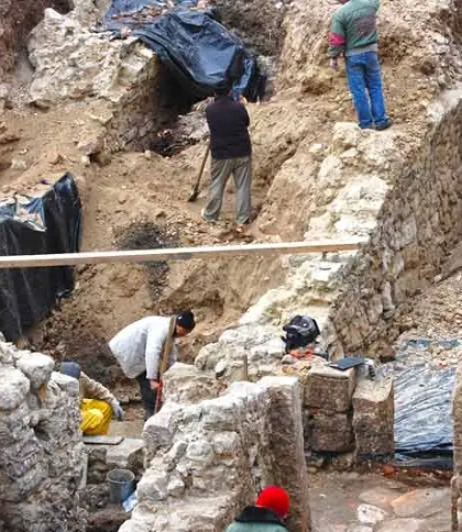 Розкопки у Львові на розі вулиць Краківська та Вірменська у 2011 році