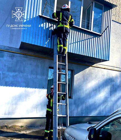 У Радехові півторарічний хлопчик зачинив матір на балконі: визволяти жінку довелося рятувальникам