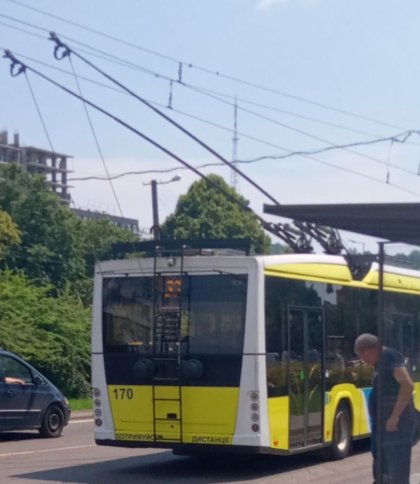 У Львові пасажири тролейбуса скаржаться на вимкнені кондиціонери