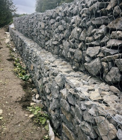 На Львівщині укріпляють гірську дорогу від зсувів та розмивань