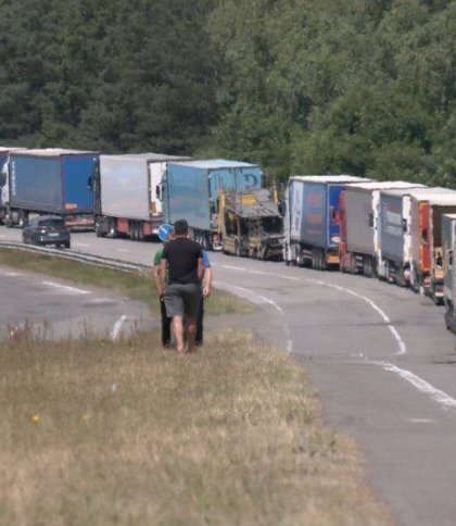 У пункті пропуску на кордоні з Польщею у черзі застрягли 600 вантажівок