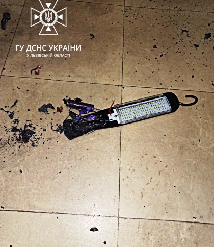 В одній з квартир Львова розірвалась акумуляторна батарея в LED-ліхтарі: постраждала жінка