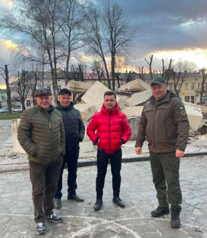 "Далі буде": у Стрию знесли стелу-пам'ятник радянському воїну