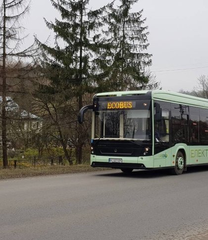 На вулицях Львова побачили тролейбус з автономним ходом