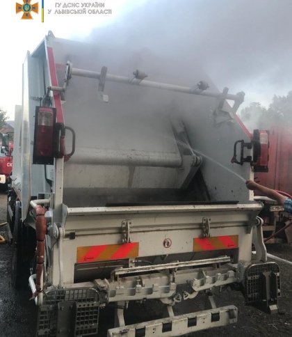 У Сколе горіла вантажівка, пожежникам вдалось її врятувати