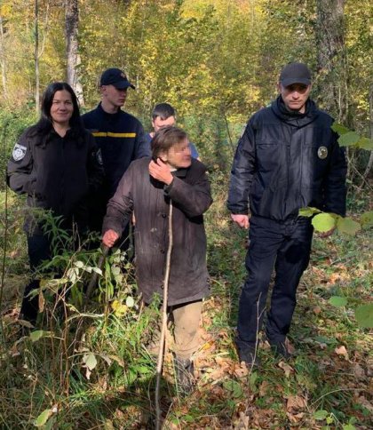 Пішла по гриби й не повернулася: поліцейські Львівщини відшукали жінку, яка заблукала у лісі