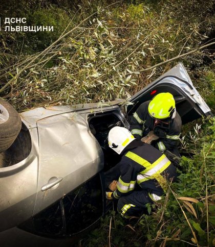 24-річний водій Nissan загинув у перевернутому автомобілі на Львівщині