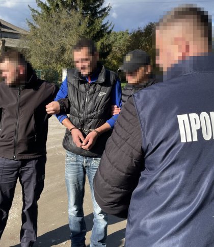 Мешканець Львівщини продавав патрони у закинутій будівлі в центрі села