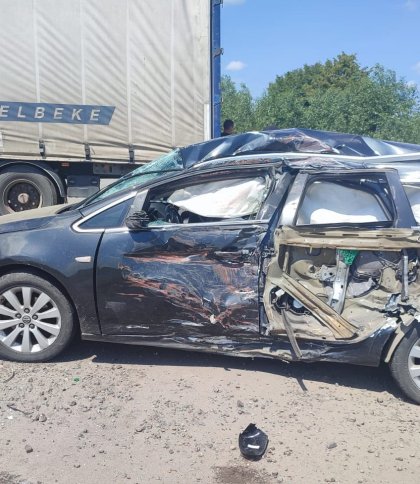 Внаслідок аварії з вантажівкою постраждали четверо дітей і водійка Opel на Львівщині