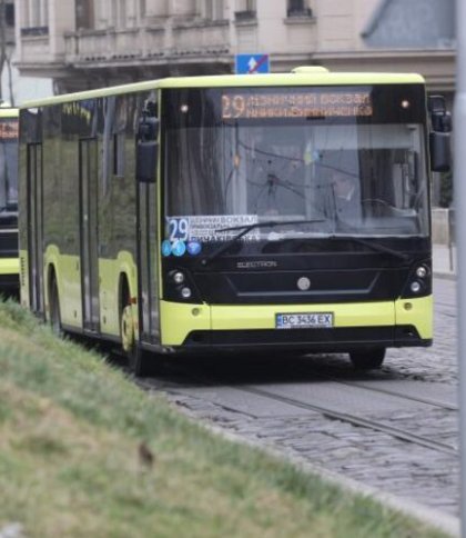 У Львові першого листопада збільшать кількість транспорту, який курсує до кладовищ
