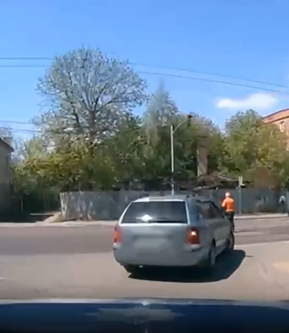 У Львові водія Škoda оштрафували за порушення ПДР перед патрульними