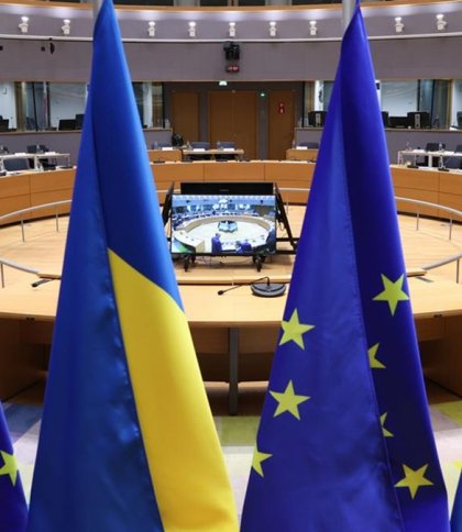 Прапори ЄС і України, ілюстративне фото