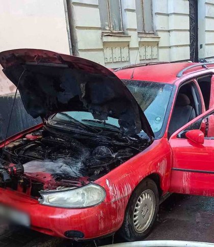 У Львові вогнеборці загасили палаюче авто: деталі