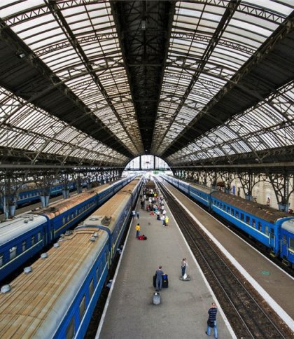 Укрзалізниця призначила додаткові поїзди на три маршрути до Львівщини