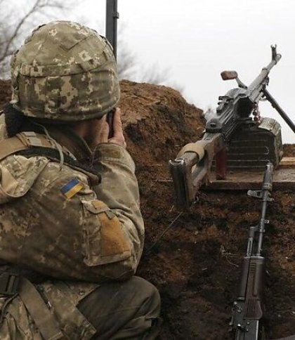 Українські захисники показали ефектне відео, як знищують ворожий склад з боєприпасами
