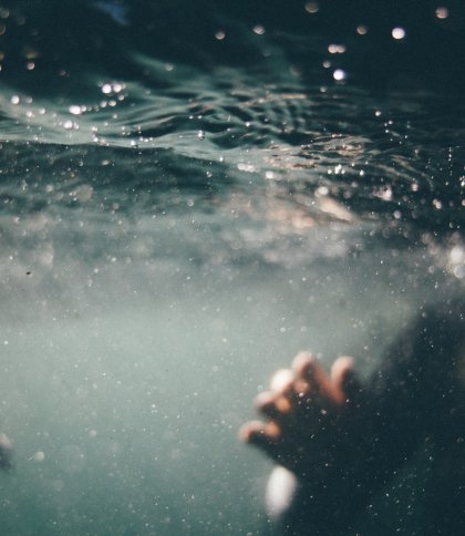 Поліція встановлює особу потопельника, якого знайшли у річці в Городку