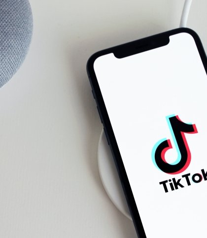 На Львівщині суд виписав штраф військовому-зв’язківцю за TikTok та ігри на робочому планшеті