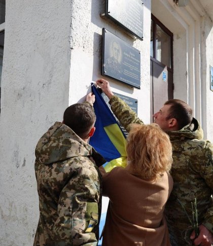 На Львівщині відкрили пам'ятну дошку на честь прикордонника, який загинув на Донбасі