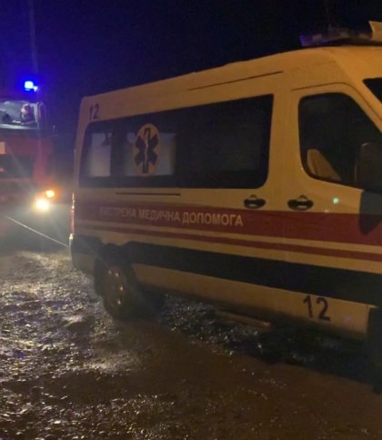 Рятувальники у Бориславі допомогли відбуксирувати «швидку», яка везла 64-річну жінку з інсультом