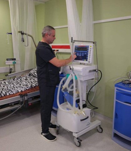 Угорщина передала українським лікарням сто нових апаратів штучної вентиляції легень