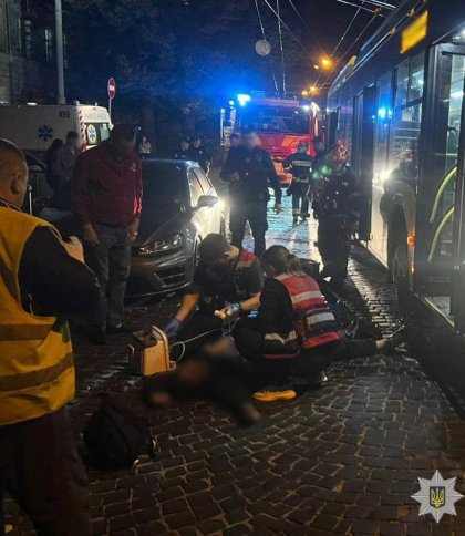 Поліція встановлює особу загиблого у Львові після наїзду тролейбуса