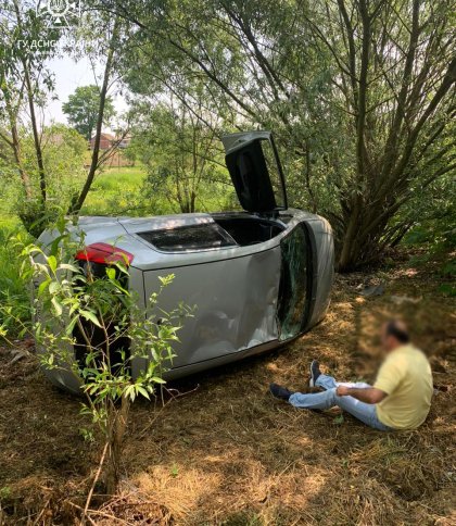 На Стрийщині авто злетіло з дороги: постраждав чоловік